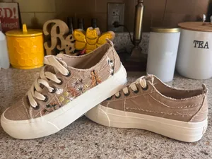 Rocket Dog Sneakers 6.5 with unique embroidery design thumbnail 2