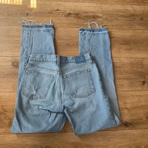 Abercrombie 90s Mid-Rise Straight Jeans thumbnail 5