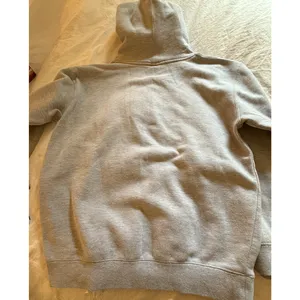 Taylor Swift 1989 Tour Hoodie Size M Grey Purple Center Pocket Cozy Official Mer thumbnail 6