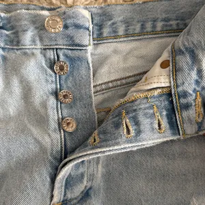 AGOLDE Parker Vintage Cut Off denim shorts thumbnail 4