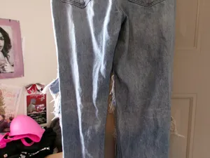 American Eagle Outfitters mom jean ripped distressed denim in light wash blue size 2. thumbnail 7
