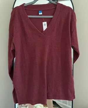 NWT Old Navy Women's Deep Red V-Neck Sweater thumbnail 1