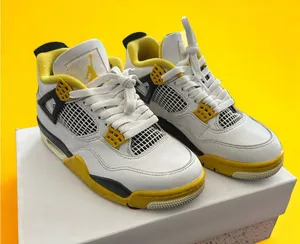 Women’s Air Jordan 4 Retro thumbnail 1