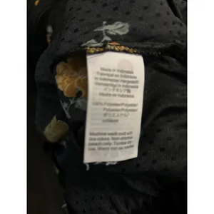 Madewell Bubble-Sleeve Wrap Top in Floating Florets M Black/Multicolor V-Neck thumbnail 8