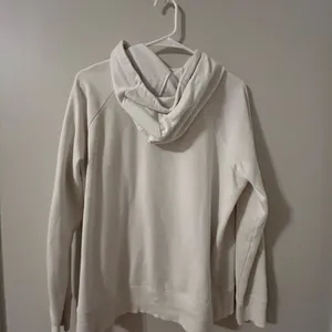 White underarmour hoodie 🤍 thumbnail 2