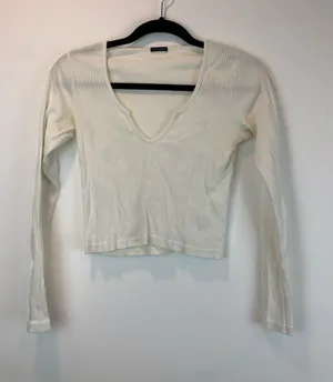 Brandy Melville white top sz XS long sleeve cropped basic capsule going out thumbnail 1