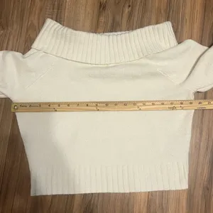 Hollister Off Shoulder Sweater Cream Cropped Knit Soft Girl Preppy Small thumbnail 7