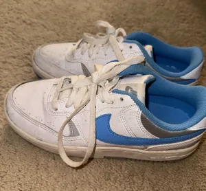 Nike Sneakers thumbnail 1