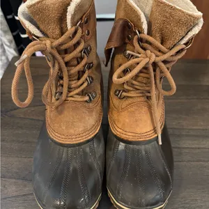 Sorel Tan and Brown Boots women’s 9 thumbnail 1