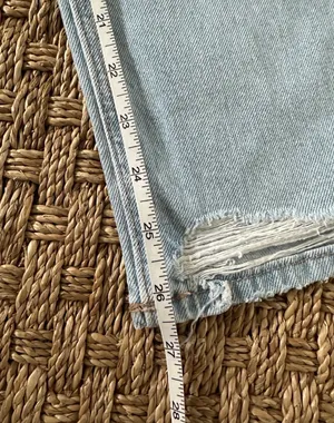 American Eagle Outfitters Women's Light Wash Distressed Stretch Mom Jeans Size 4 thumbnail 8