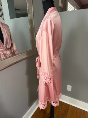 Bridal/ Bridesmaid Satin Pink Lace Crochet Floral Detail Robe OS. thumbnail 6