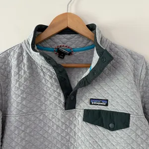 Patagonia Women's Pullover Organic Cotton Quilt Snap-T Grey Medium thumbnail 4