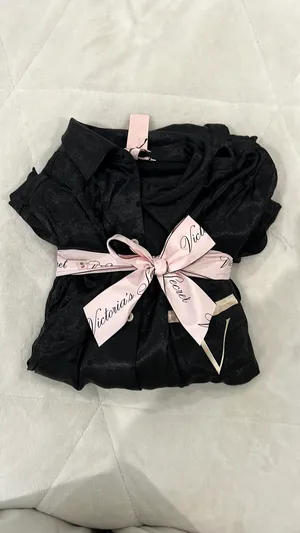 Victoria's Secret The satin long sleeve black and gold polka dot pj set thumbnail 5
