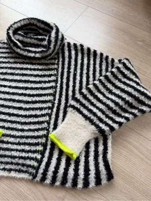 Pilcro Black and White illusion Striped Turtleneck Sweater with Neon Trim size M thumbnail 2