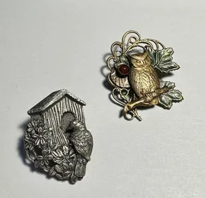 Lot of 2 Bird House And An Owl Brooch Pins 1 By Birds & Blooms 1997 thumbnail 1