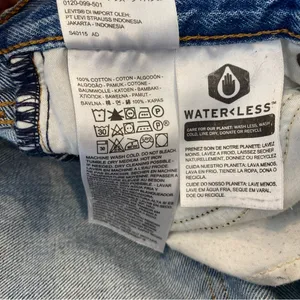 Levi’s Premium Wedgie Icon Fit in Shut Up Wash thumbnail 16