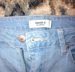 Forever 21 Cropped Jeans thumbnail 3