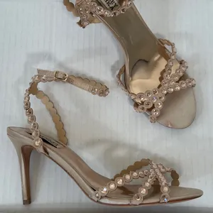 Badgley Mischka Rose Gold Rhinestone Strappy Heels Womens 6 Formal Prom Wedding thumbnail 10