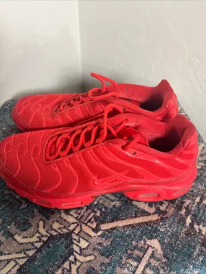 Nike All-Red Mesh Athletic Sneakers thumbnail 6