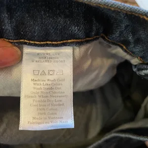 Everlane Classic Vintage Dark Blue Wash Raw Hem Mid-Rise Relaxed Denim Shorts thumbnail 8