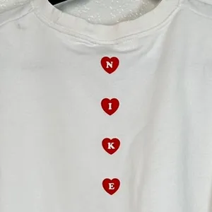 XL Nike Sportswear Lips Crewneck Sweatshirt Hearts Cropped White Womens thumbnail 7