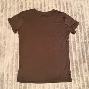 Haley & June Olive Green Crewneck Short Sleeve Tee Size L (Fits‎ S/M) thumbnail 2