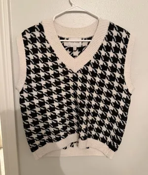 Pink Rose Kut From The Kloth Black and White Houndstooth Sweater Vest thumbnail 1
