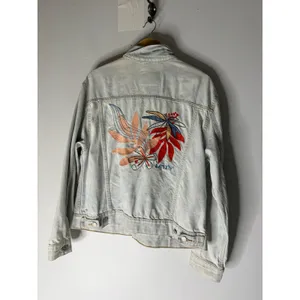 Levis Ex-Boyfriend Embroidered Floral Denim Light Wash‎ Trucker Jacket Size XL thumbnail 2