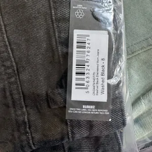 NWT PrettyLittleThing High Waist Mom Jean Denim Vintage Washed Black Sz 8 thumbnail 2