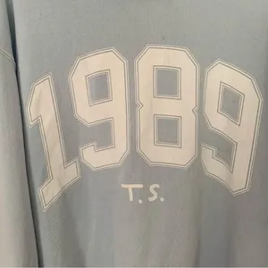 Taylor Swift 1989 Sweatshirt thumbnail 4