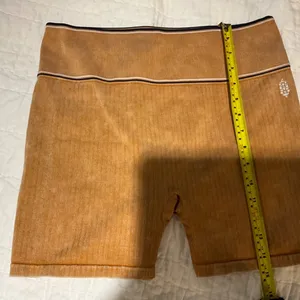 FREE PEOPLE Movement M/L Biker Varsity Tipping Biker Compression Shorts Orange thumbnail 3