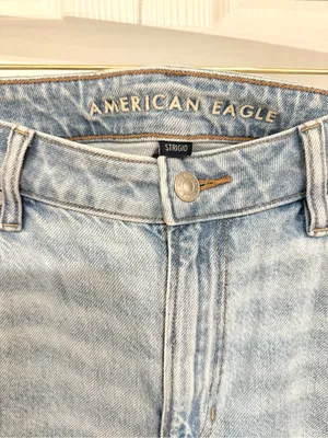 American Eagle Strigid Light Wash High Rise Jeans Women’s 8 Short thumbnail 2