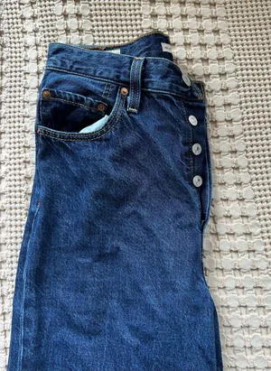 Levi’s Ribcage Straight Ankle Jeans thumbnail 4
