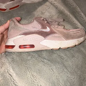 NIKE AIR MAX EXCEE SNEAKERS, size 7 thumbnail 4