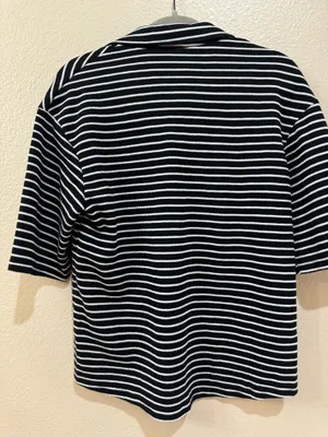 Striped Ribbed Button thumbnail 2