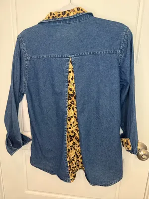 Dressbarn VTG Denim Blouse Top Giraffe Appliques Shirt Beaded Embroidered Med thumbnail 6