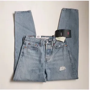 NWT LEVI’S Premium Women’s Wedgie Icon Fit Jeans In Authentically Yours Size 24 thumbnail 5