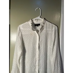 Banana Republic Women's Sz Medium Long Sleeve Drapey Blouse Snow Day White Sheer thumbnail 4