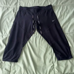 Nike Dri-Fit capri leggings thumbnail 1