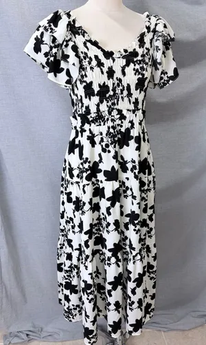Umgee Maxi Dress Black White Floral Smocked Flutter Sleeve Tiered M thumbnail 1
