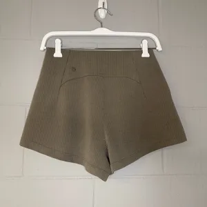 Lululemon Ribbed Softstreme High-Rise Short 2" in Nomad Women’s Size 4 Shorts thumbnail 6