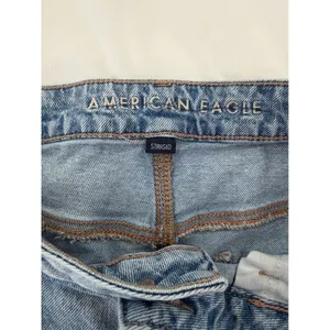 American Eagle Strigid Mom Jeans Light Wash High Rise Raw Hem Size 14‎ Regular thumbnail 3