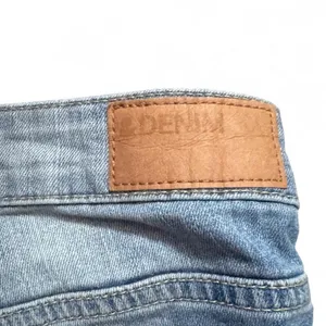 H&M Women’s Mid-Rise 70s Style Retro Casual Faded Wash Flared Denim Jeans — 29 thumbnail 6
