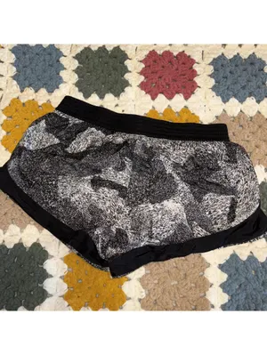 Nike Printed Black and White Athletic Running Shorts Woman’s Large Stretch Waist thumbnail 7