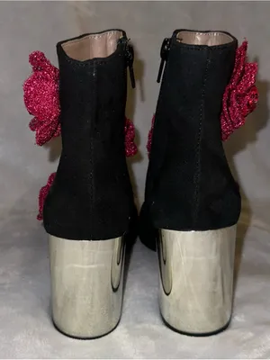 Betsey Johnson NWT Women Size 6 Finlee Black Suede Rose Metallic Ankle Boots thumbnail 5