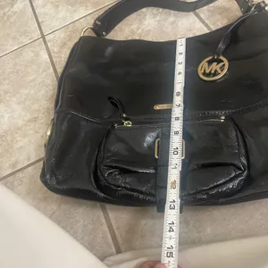 Michael Kors Black‎ Patent Leather Shoulder Bag Gold MK Charm Hobo Large EUC thumbnail 2