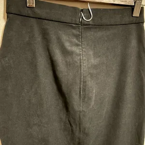 Wilfred Aritzia Vegan Suede Slit Lis Pencil Skirt Black- Size 0 thumbnail 9