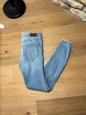 Hollister Size 28 ripped skinny jeans thumbnail 3