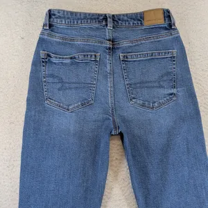 American Eagle Mom Jean Strigid Medium Wash Distressed‎ Raw Hem Womens 2 Short thumbnail 9