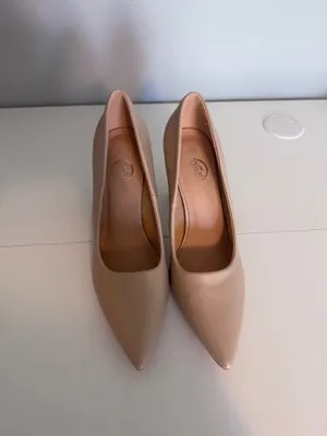 Nude Trary Amazon Heels 3.5” Tan Size 8.5 thumbnail 2